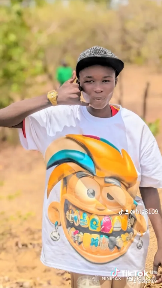 Young Person Winks Playfully in Close-Up Video – AI Generated Video | Hailuo AI