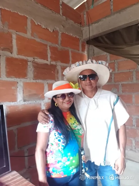 Couple's Joyful Embrace Captured in Close-up – AI Generated Video | Hailuo AI