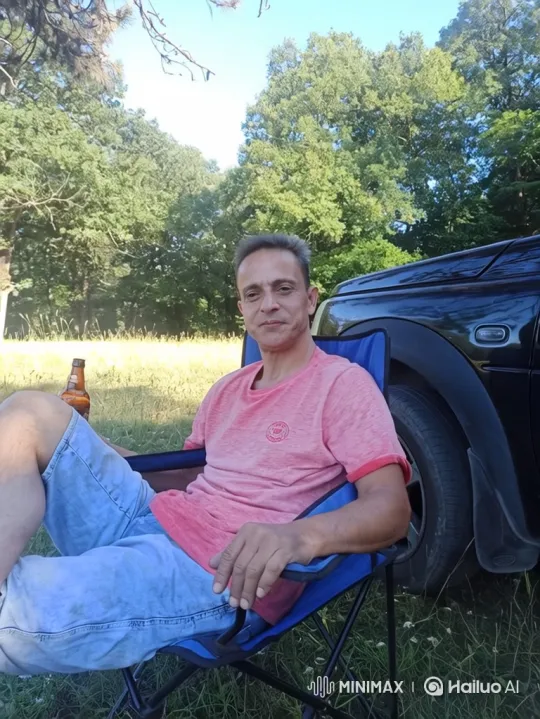 Family Embrace Captured on a Summer Evening – AI Generated Video | Hailuo AI