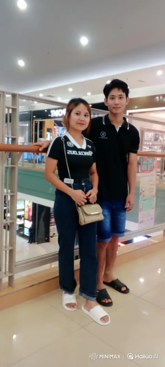 Couple in Shopping Mall: Cinematic Camera Movement – AI Generated Video | Hailuo AI