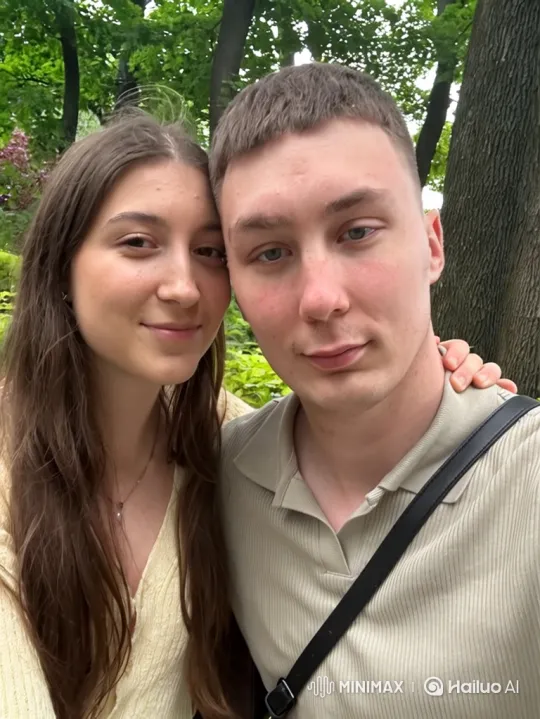 Young Family's Joyful Reunion Captured on Video – AI Generated Video | Hailuo AI