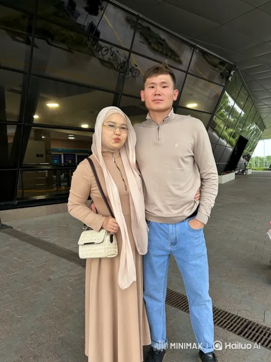 Young Family's Intimate Summer Evening Embrace – AI Generated Video | Hailuo AI