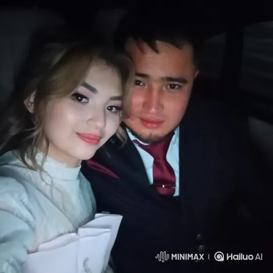 Family Embrace Captured on Shaky Camera – AI Generated Video | Hailuo AI