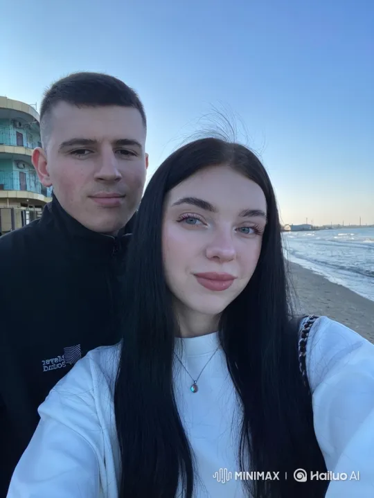 Family Reunion on a Summer Beach Promenade – AI Generated Video | Hailuo AI