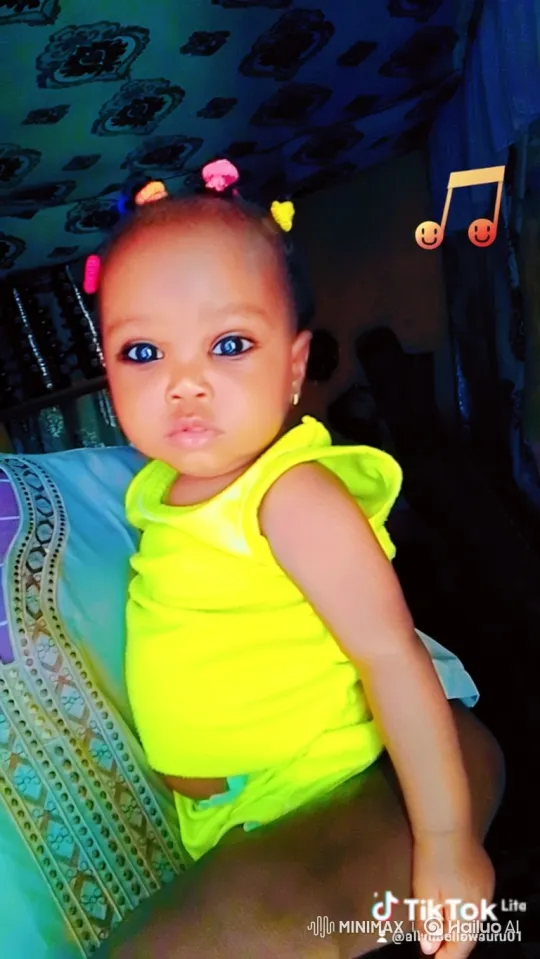 Baby with Blue Eyes and Dark Skin in Intimate Close-Up – AI Generated Video | Hailuo AI