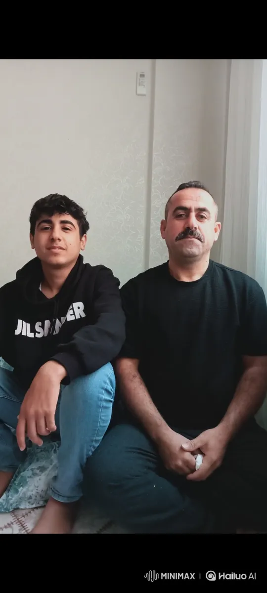 Family Embrace: Loving Moment Captured on Video – AI Generated Video | Hailuo AI
