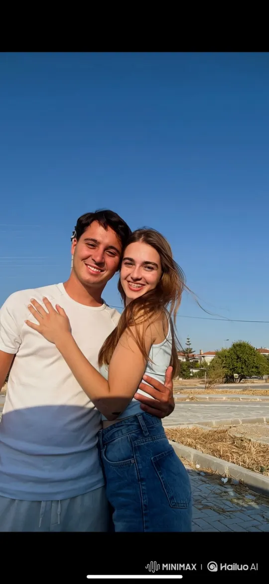 Family Happiness Captured in Intimate Park Bench Scene – AI Generated Video | Hailuo AI