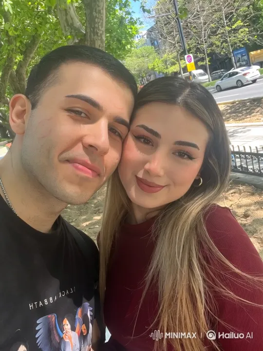 Family Embrace Captured on Park Bench – AI Generated Video | Hailuo AI