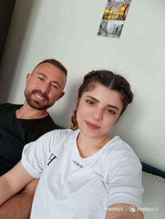 Happy Family Moment: Parents and Baby Bonding – AI Generated Video | Hailuo AI