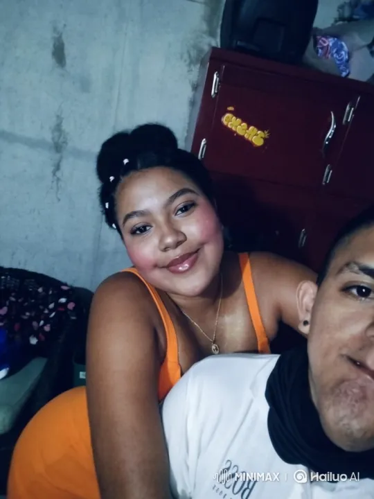 Family Embrace: A Moment of Intimate Affection – AI Generated Video | Hailuo AI