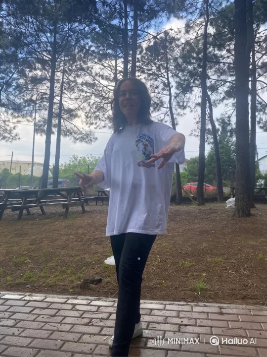 Family Happiness Captured on Summer Evening – AI Generated Video | Hailuo AI