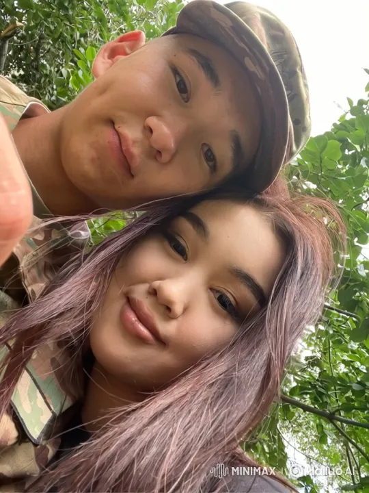 Family Embrace Captured on Golden Evening – AI Generated Video | Hailuo AI