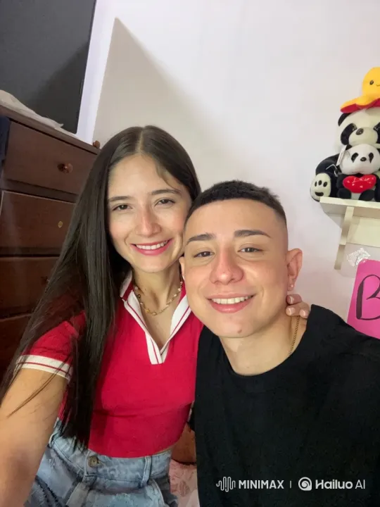 Family Portrait: Couple and Toddler Embrace – AI Generated Video | Hailuo AI