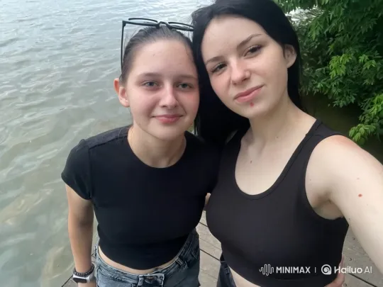 Warm Summer Evening: Family Embrace Captured – AI Generated Video | Hailuo AI