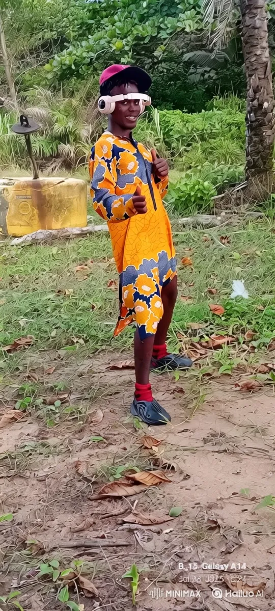 Young Person Poses Cheerfully in Lush Greenery – AI Generated Video | Hailuo AI