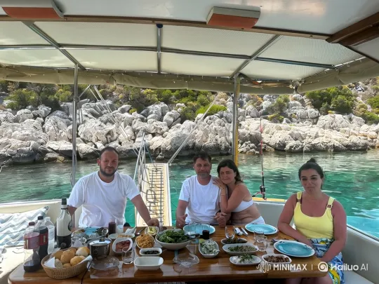 Four Diners Unjustly Thrown Overboard by Police Officers – AI Generated Video | Hailuo AI