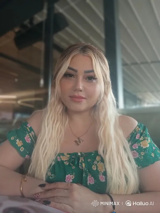 Summer Evening Family Portrait with Loving Embrace – AI Generated Video | Hailuo AI