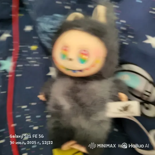 Toy Figure Squished to Flatness with Grin – AI Generated Video | Hailuo AI