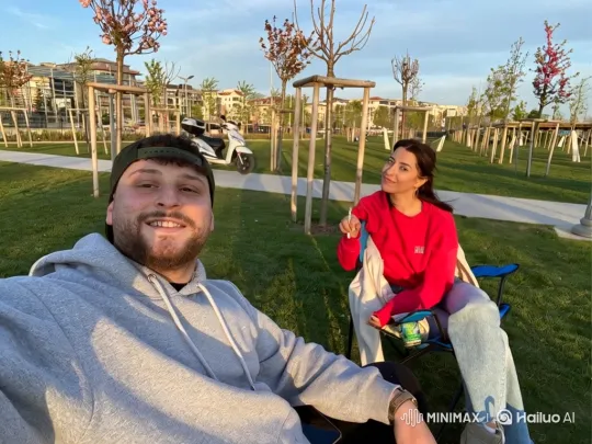Family Harmony: Evening Park Scene with a Surprise Embrace – AI Generated Video | Hailuo AI