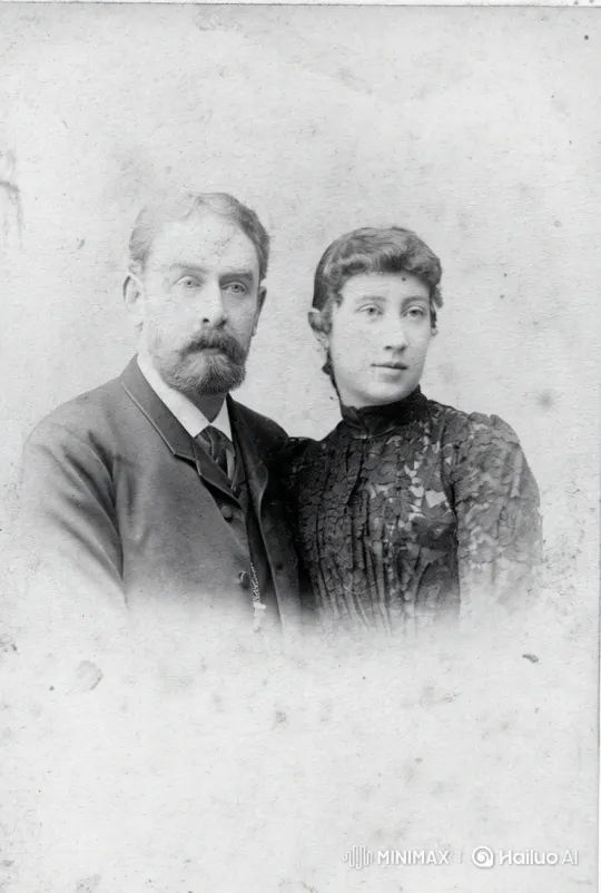 Vintage Portrait Comes to Life with Couple's Smiles – AI Generated Video | Hailuo AI