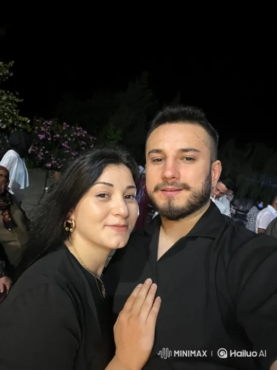 Family Portrait: Man, Woman, and Child's Happy Moment – AI Generated Video | Hailuo AI