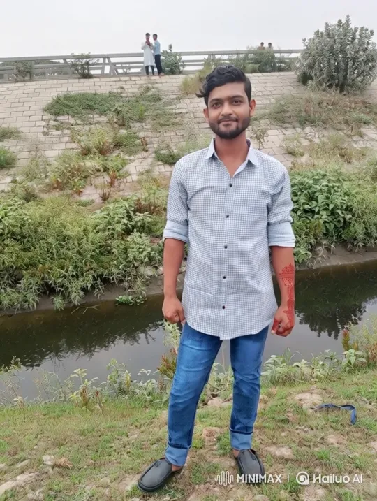 Young Man in Nature with Subtle Movements and Smile – AI Generated Video | Hailuo AI