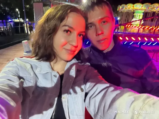 Amusement Park Selfie: Couple's Joyful Night Moment – AI Generated Video | Hailuo AI