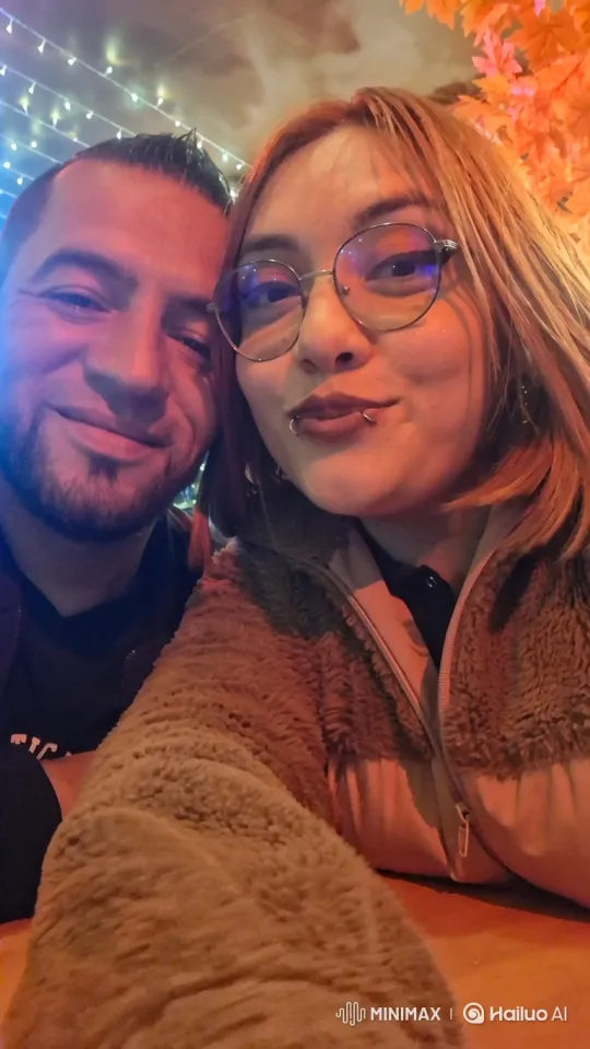 Hyper-Realistic Family Portrait Video – AI Generated Video | Hailuo AI