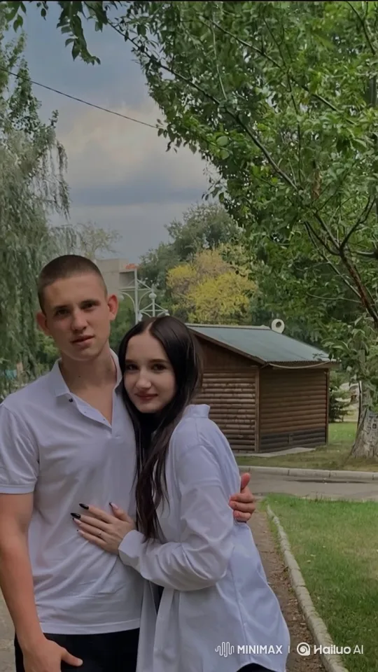 Family Embrace Captured on iPhone in Park's Evening Light – AI Generated Video | Hailuo AI