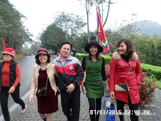 Friends Enjoy a Lively Walk on a Cloudy Day – AI Generated Video | Hailuo AI