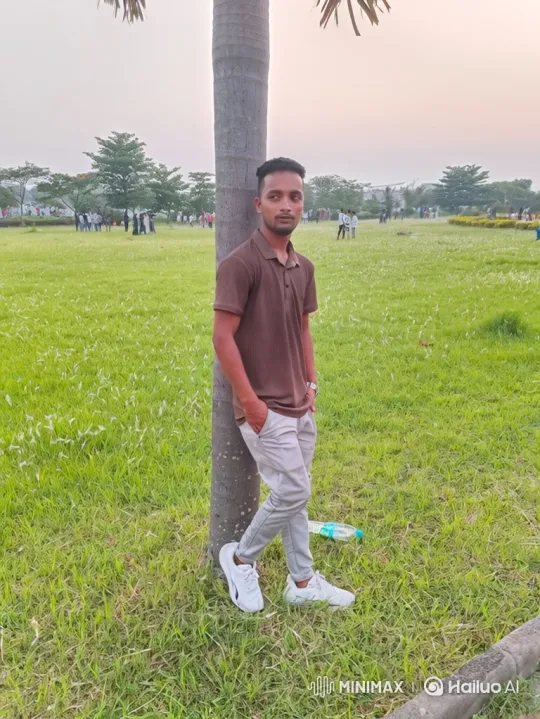 Young Man Enjoying a Peaceful Evening in the Park – AI Generated Video | Hailuo AI