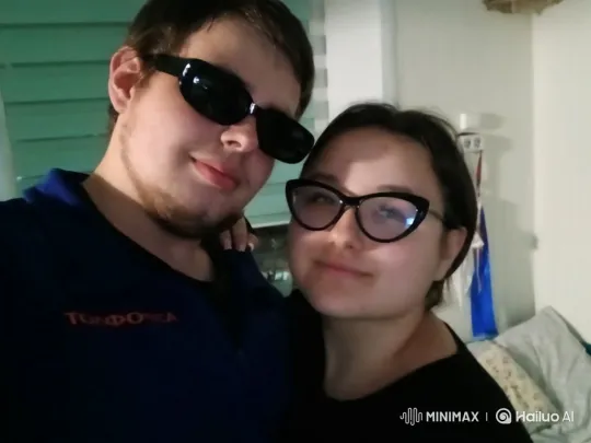 Family Portrait: Couple and Child's Joyful Reunion – AI Generated Video | Hailuo AI