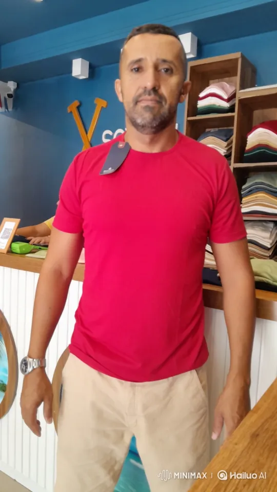Man Fiercely Grabs Lion's Mane in Dramatic Transformation Scene – AI Generated Video | Hailuo AI