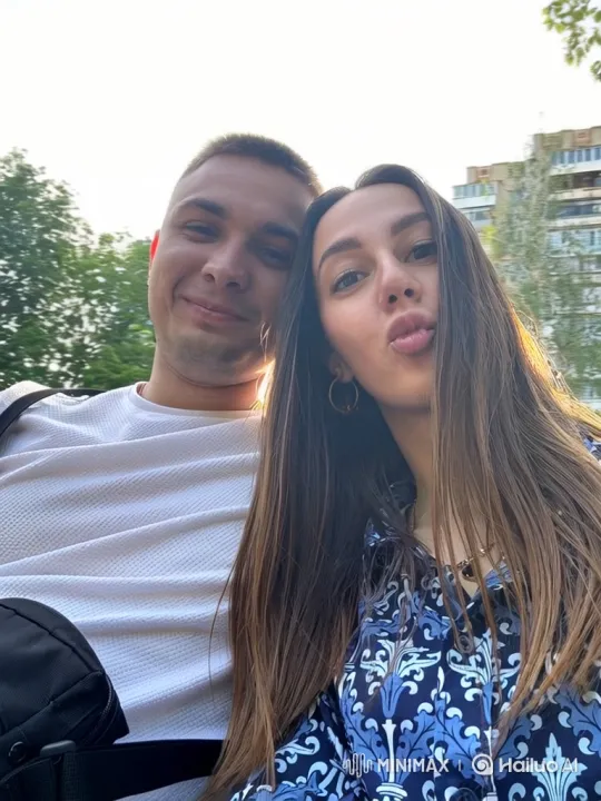 Family Reunion: A Summer Evening's Joy – AI Generated Video | Hailuo AI