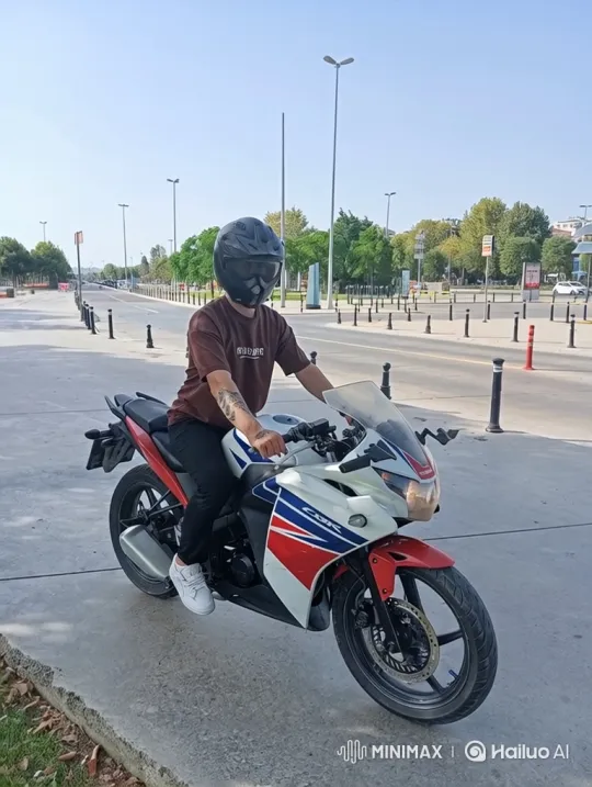 Person Detained by Police After Motorcycle Stop – AI Generated Video | Hailuo AI