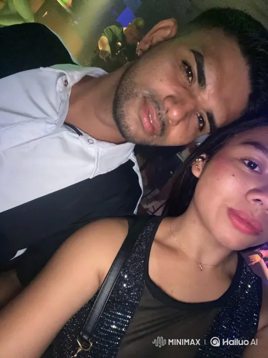 Family Moment in a Lively Nightclub Setting – AI Generated Video | Hailuo AI