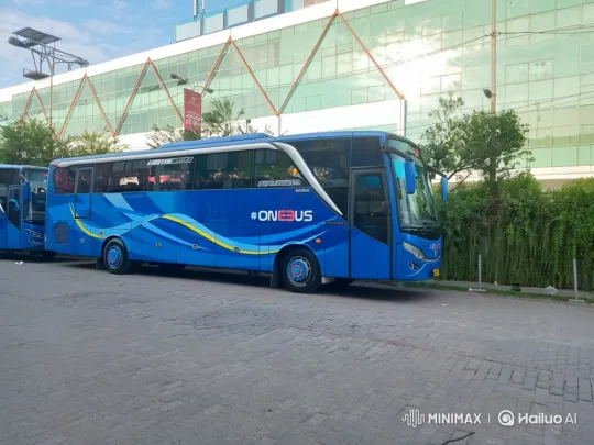 Modern Bus Deploys Air Suspension for Ground-Level Access – AI Generated Video | Hailuo AI