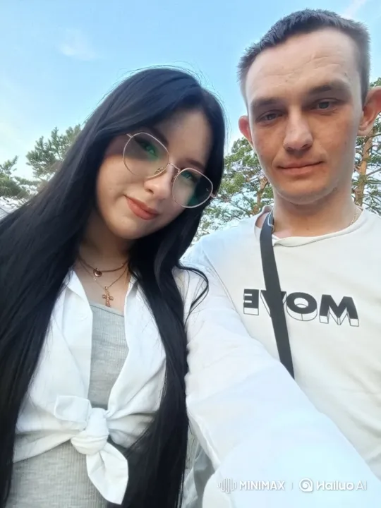 Family Embrace Captured in Intimate Evening Scene – AI Generated Video | Hailuo AI