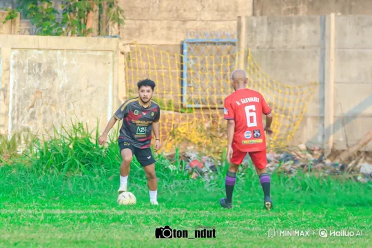 Football Player Dribbles Past Defender – AI Generated Video | Hailuo AI