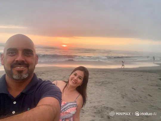 Family's Joyful Beach Embrace Captured – AI Generated Video | Hailuo AI