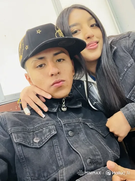 Young Couple Reunites with Daughter in Mexican Town – AI Generated Video | Hailuo AI