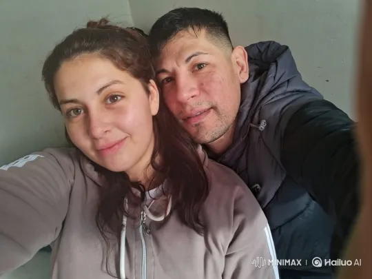 Intimate Family Portrait: Couple and Child Embrace – AI Generated Video | Hailuo AI