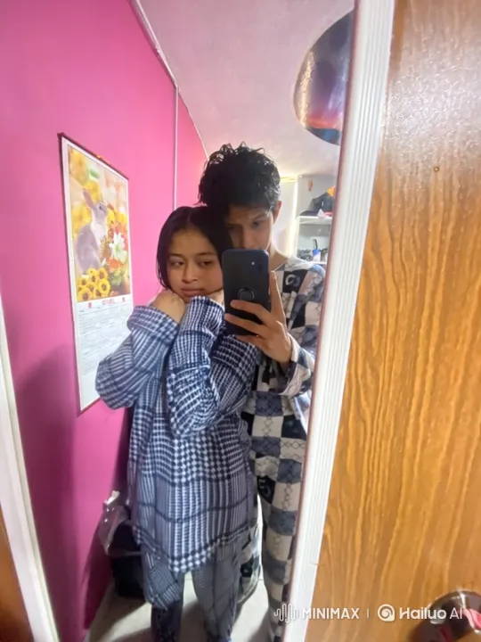 Young Family Shares Intimate Moment in Mirror Selfie – AI Generated Video | Hailuo AI