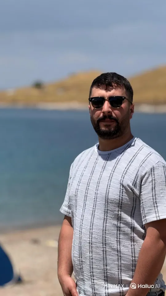 Beach Lifeguard Saves Drowning Man – AI Generated Video | Hailuo AI