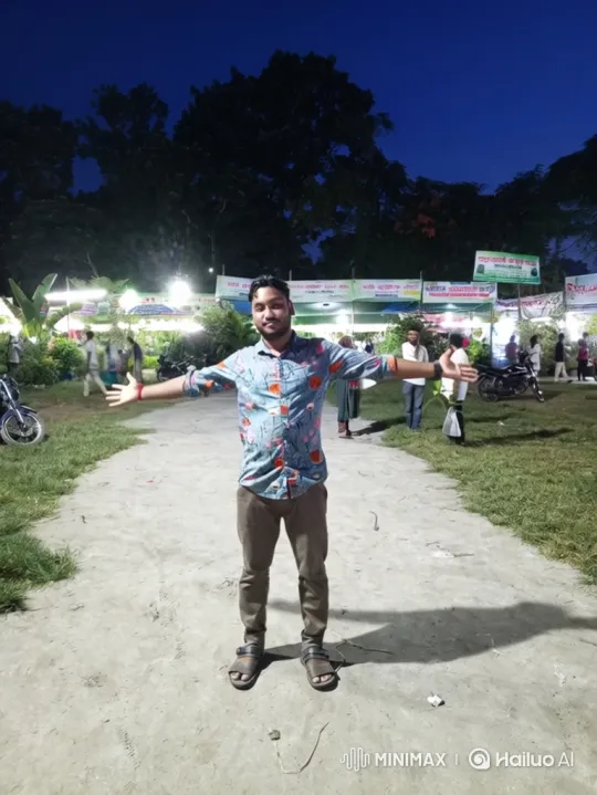 Young Couple's Serene Moment in a Golden-Hour Park – AI Generated Video | Hailuo AI