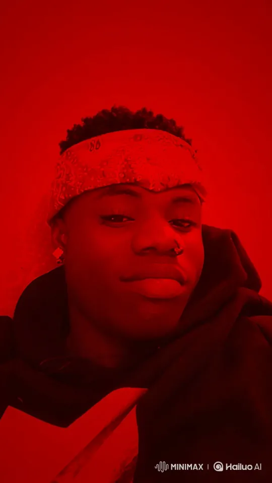 Stylized Portrait Transition: Close-Up to Wide Shot – AI Generated Video | Hailuo AI