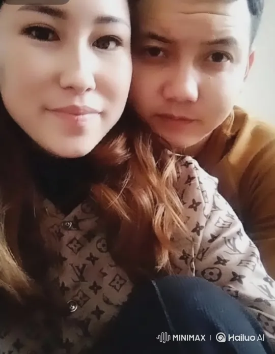 Couple's Intimate Moment Captured in Slow-Zoom Video – AI Generated Video | Hailuo AI