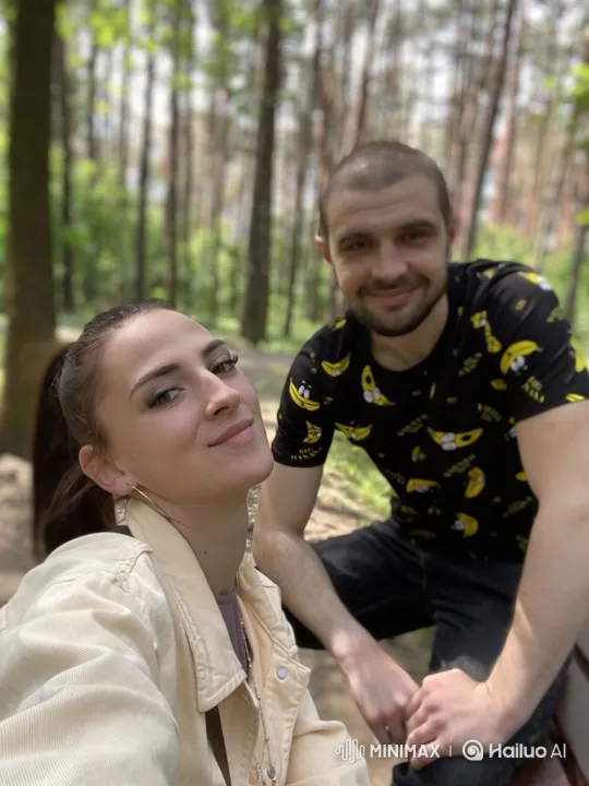 Couple and Daughter's Joyful Reunion in Park Video – AI Generated Video | Hailuo AI