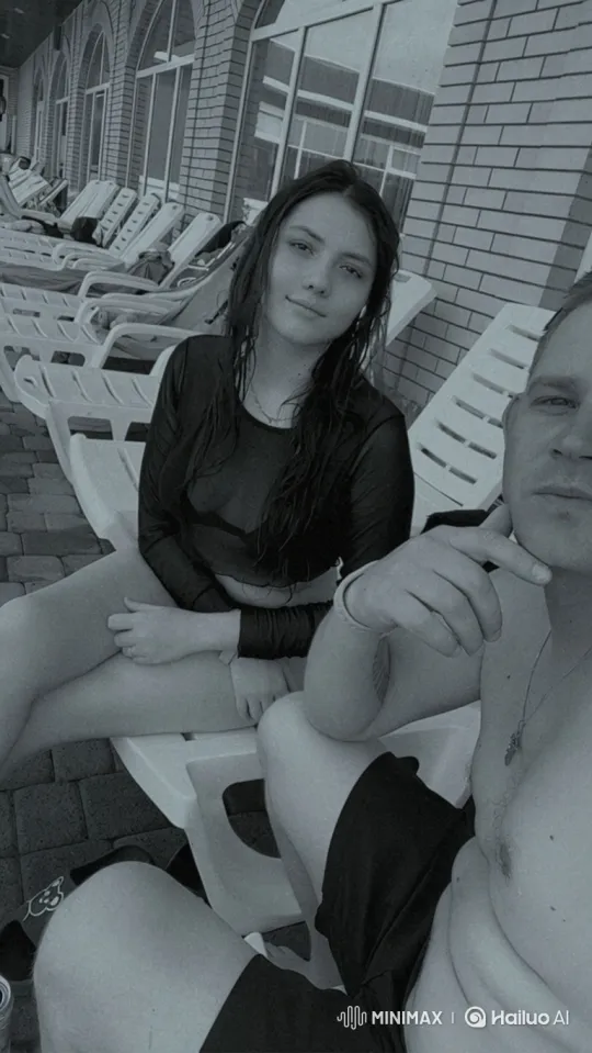 Family Reunion: Parents Greet Daughter with Love – AI Generated Video | Hailuo AI