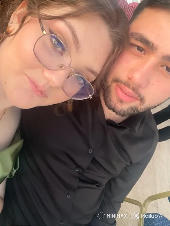 Family Embrace: Intimate Summer Evening Moment – AI Generated Video | Hailuo AI